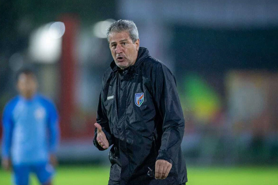 Question over Manolo Maquez role in India football team