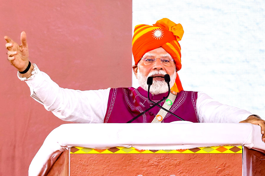 ‘বিশ্ব অর্থনীতিতে চারে ভারত, আপনারা কোথায়?’, গুজরাটের জনসভা থেকে পাকিস্তানকে খোঁচা মোদির