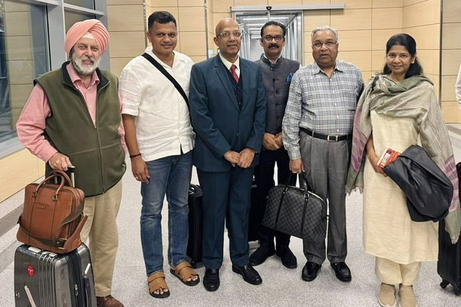 ইউক্রেনের হামলায় রাশিয়ায় বিপাকে ভারতের প্রতিনিধি দল, মাঝআকাশে ঘণ্টার পর ঘণ্টা চক্কর বিমানের