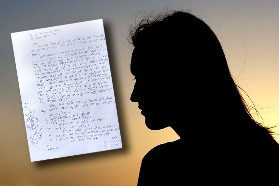 ঠিকাদারের হাতে ‘আক্রান্ত’ পঞ্চায়েত সদস্যা, ধর্ষণের হুমকির অভিযোগে শোরগোল মুরারইতে