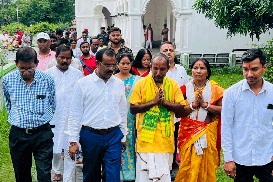 Chief Minister Mamata Banerjee kept his word, Ukil Barman's son gets job at MJN medical college