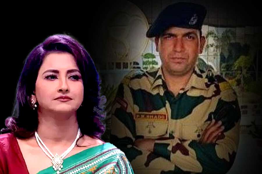 Rachana Banerjee praying for Purnam Kumar Shaw