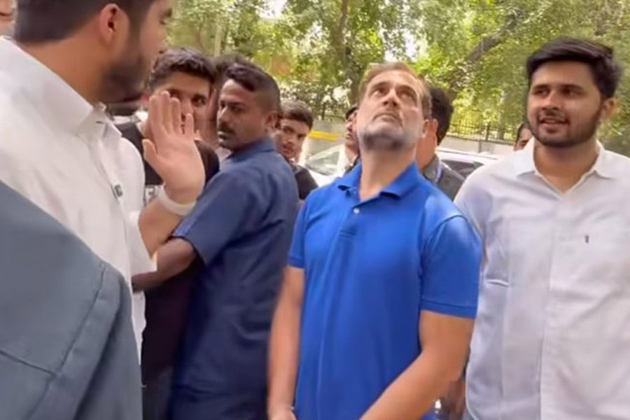 আচমকাই দিল্লি বিশ্ববিদ্যালয়ে ‘অনুপ্রবেশ’ রাহুলের! ‘বাতিল অভিনেতা’ বলে কটাক্ষ ABVP-র