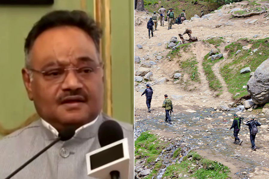 পাকিস্তানকে ‘জঙ্গি রাষ্ট্র’ হিসেবে ঘোষণা করা হোক! সন্ত্রাসবাদের মুখোশ খুলতে ফ্রান্সে দাবি শমীকের