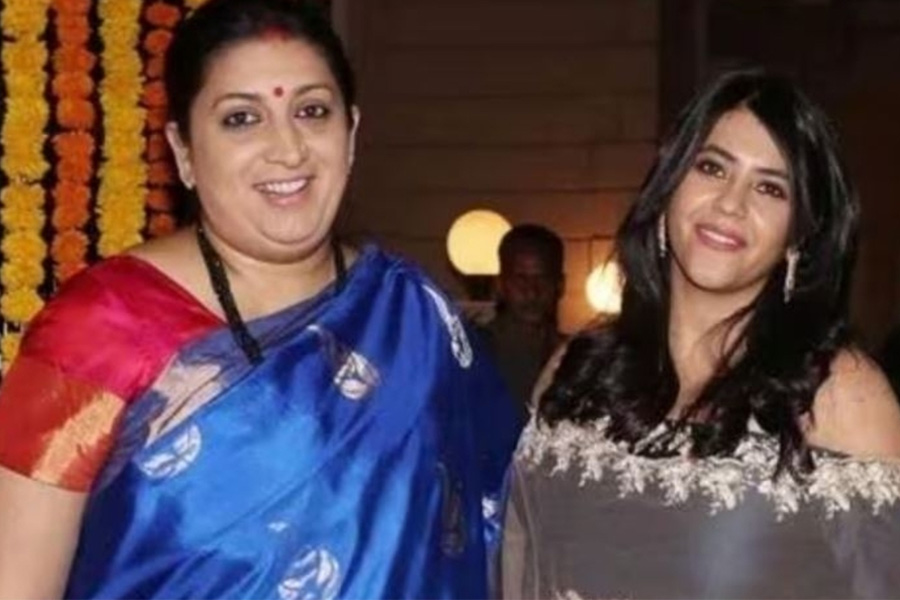 দু’দিন বাদেই শুরু ‘কিঁউ কি…’, ঈশ্বরের আশীর্বাদ নিতে ‘নাথদ্বারে’ স্মৃতি-একতা! কোথায় এই মন্দির?