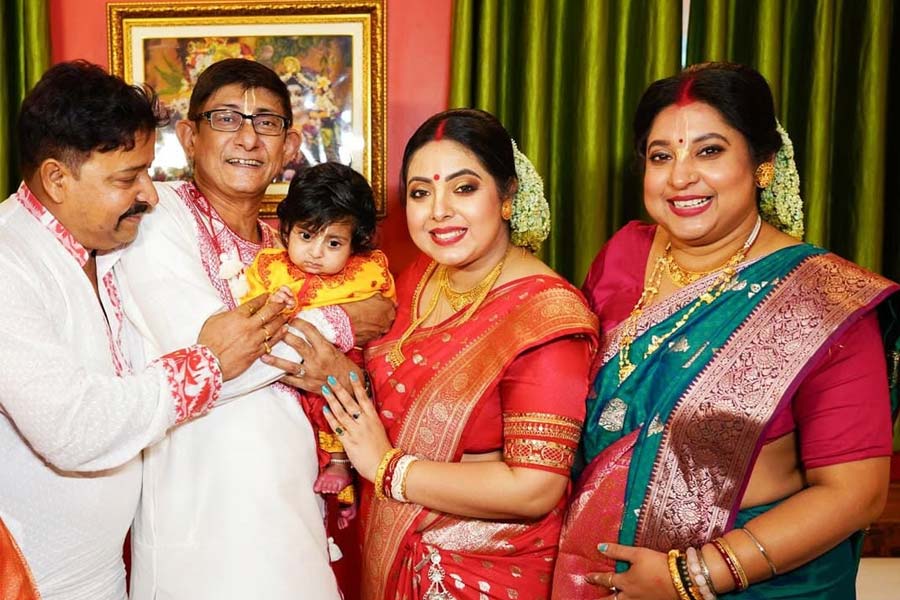 মৌরলার ঝাল, চিংড়ি-ইলিশ, মৎস্যপ্রেমী কাঞ্চনের জন্য জামাইষষ্ঠীতে মহাআয়োজন শ্রীময়ীর মায়ের
