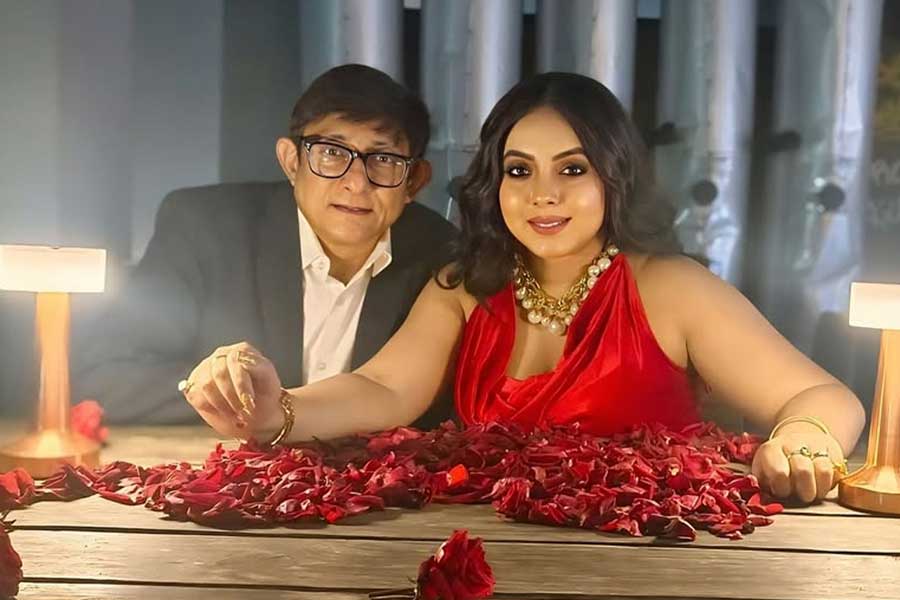 Sreemoyee Chattoraj celebrates Kanchan Mullick's birthday