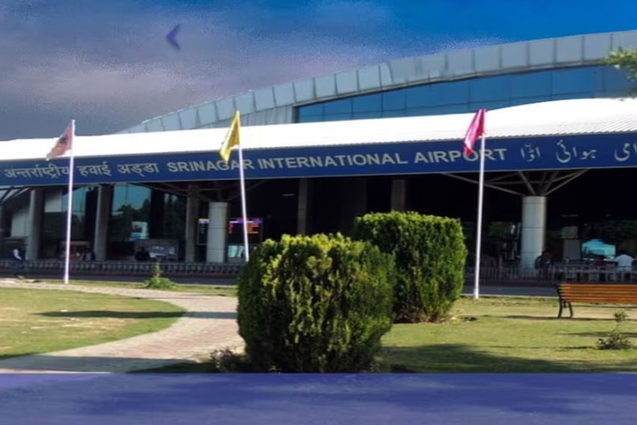 India Attack on Pakistan: Srinagar Airport closed after Operation Sindoor