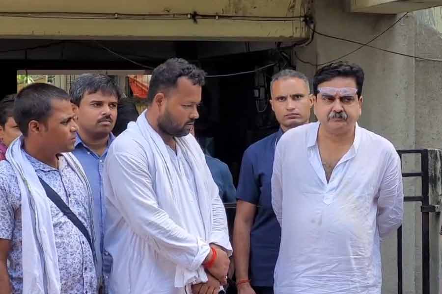 দিশার খোঁজে অভিজিৎ গঙ্গোপাধ্যায়ের বাড়িতে চাকরিহারারা, কী বললেন সাংসদ?
