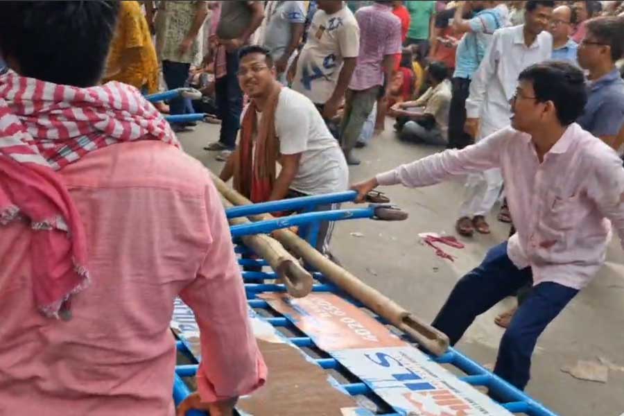 SSC snubbed teachers protesting in Bikash Bhavan for second day