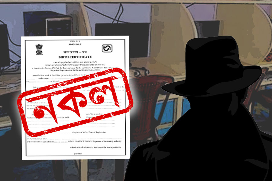 দালালের সাহায্যে দু’মাসে জন্মের ১৭ ভুয়ো শংসাপত্র! গোয়েন্দাদের নজরে গোসাবা, উলুবেড়িয়ার সাইবার কাফে
