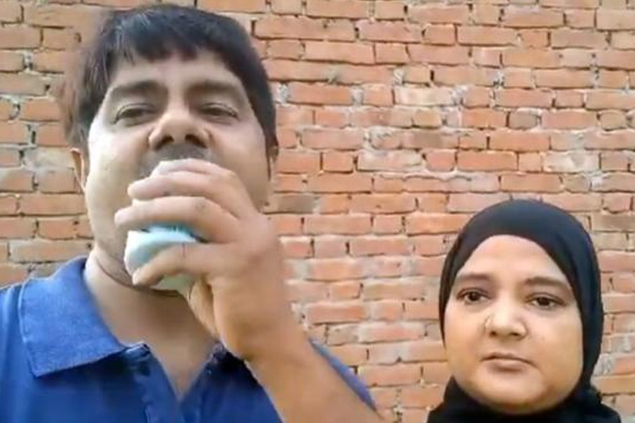 দুর্নীতির পর্দাফাঁস করায় লাগাতার হুমকি! আত্মহত্যার চেষ্টা সাংবাদিক দম্পতির