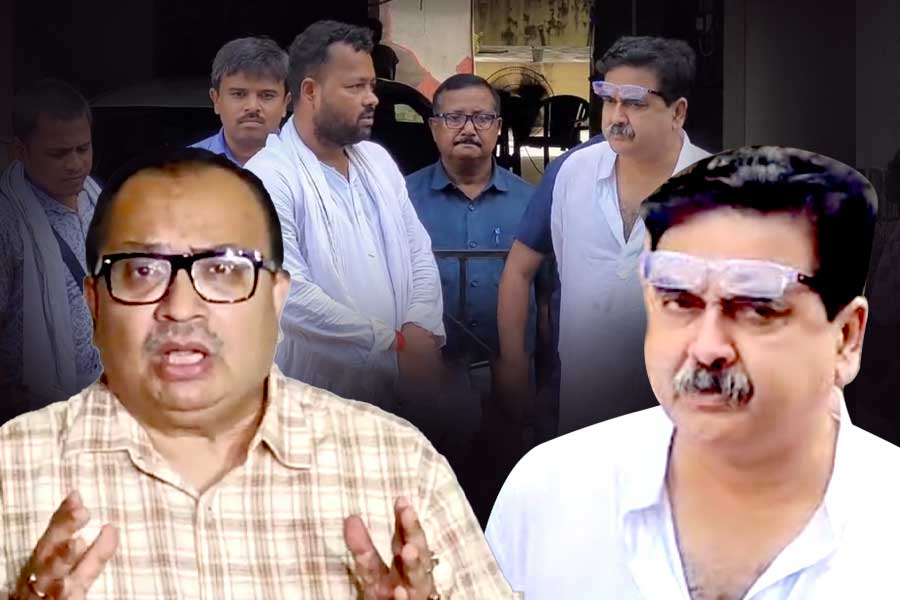 অভিজিতের দরবারে চাকরিহারারা, বিরোধীদের তোপ কুণাল ঘোষের
