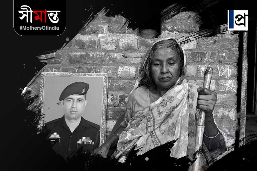 ওঁরা মৃত্যুহীন! কী বলছেন শহিদ ঝন্টু আলি শেখের মা?