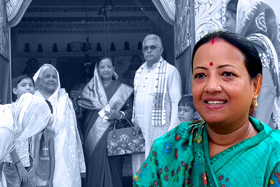 দল বদল করছেন দিলীপ ঘোষ? মোক্ষম জবাব দিলেন স্ত্রী রিঙ্কু মজুমদার