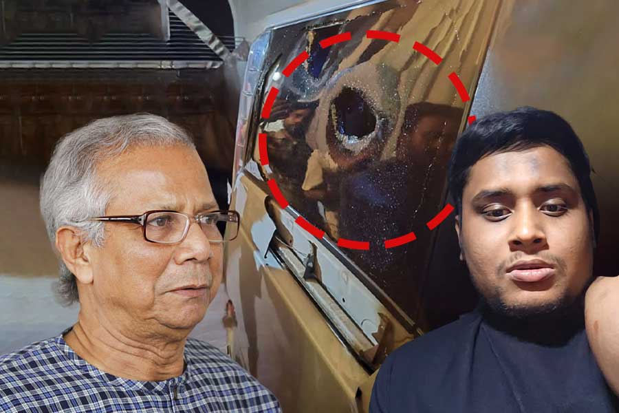 রক্তাক্ত ইউনুসের প্রিয় নেতা, বাংলাদেশের গাজীপুরে আক্রান্ত হাসনাত