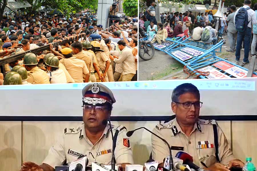 ‘বিকাশ ভবনের কর্মীদের বের করতে নূন্যতম বলপ্রয়োগ’