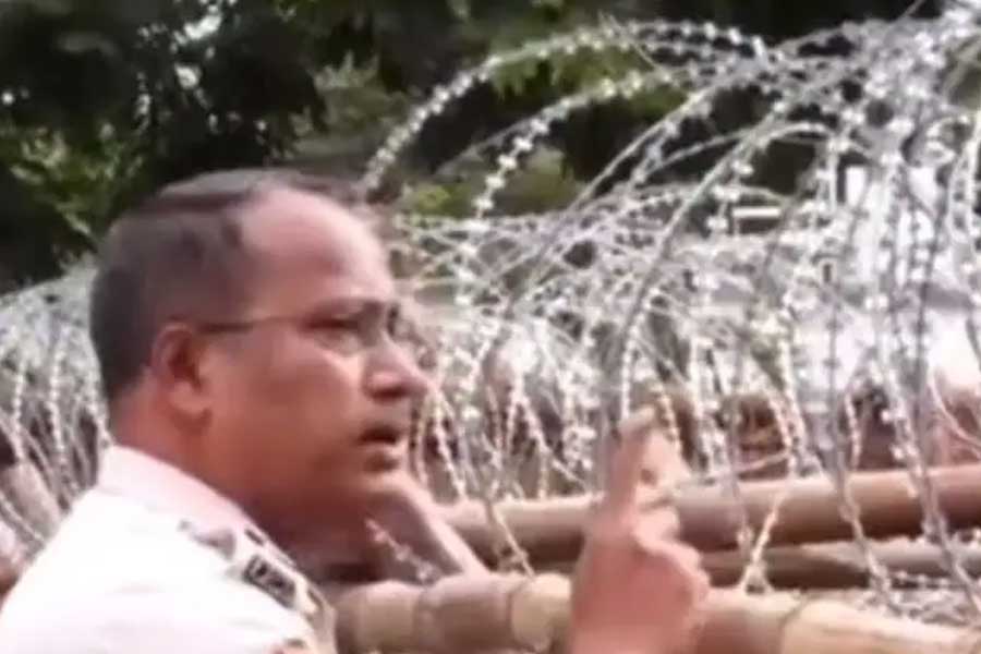 ওড়িশায় মুখ্যমন্ত্রীর বাসভবনের সামনে কংগ্রেসের বিক্ষোভ, ‘পা ভেঙে দাও’, পুলিশকে নির্দেশ আধিকারিকের