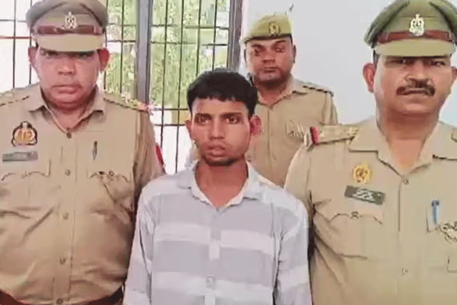 প্রেমে ধোঁকা! ‘শাস্তি’ দিতে প্রেমিকাকে স্ক্রু ড্রাইভারের ৩০ কোপে খুন, হাড়হিম কাণ্ড যোগীরাজ্যে