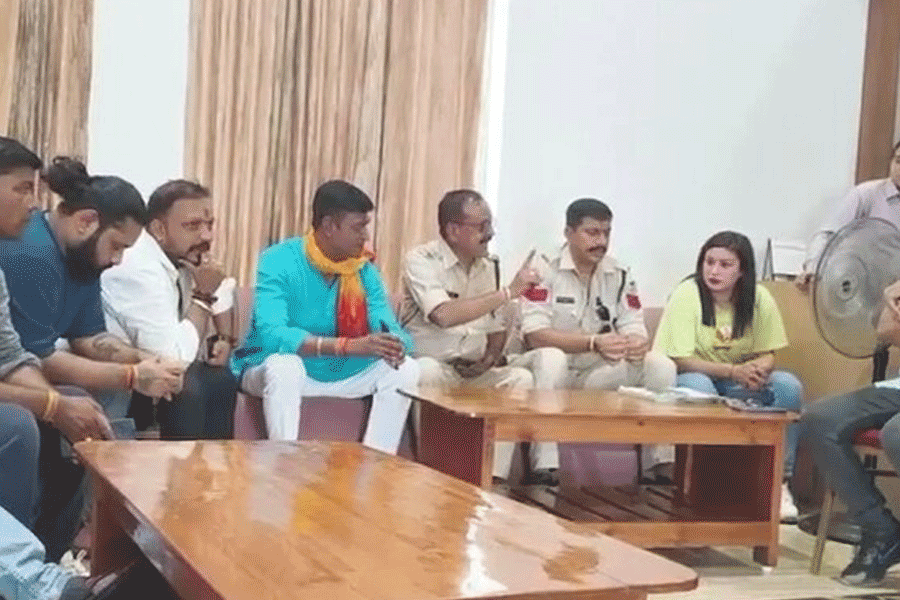 জিমে মুসলিম প্রবেশ নিষেধ! ভোপালের পুলিশ আধিকারিকের মন্তব্যে বিতর্কের ঝড়
