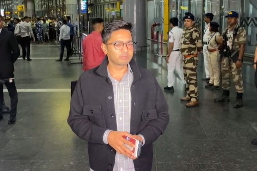 বিদেশ সফর সেরে কলকাতায় অভিষেক, থাকবেন না জয়শংকরের ডাকা সর্বদল বৈঠকে