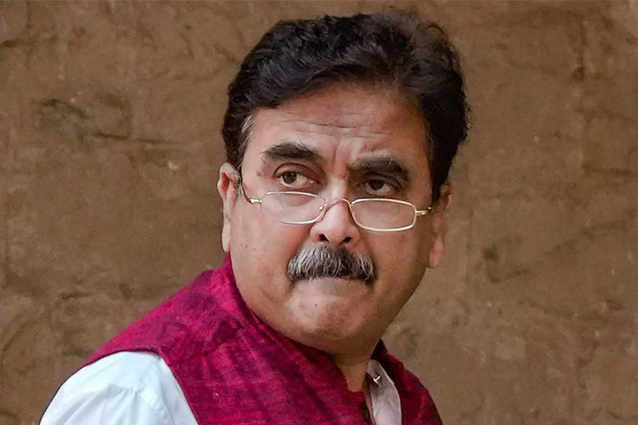 ‘স্বপ্নভঙ্গ-বিভ্রান্তিতে ভুগছেন’, দল নিয়ে ‘হতাশা’য় অভিজিৎকে নিশানা তৃণমূলের