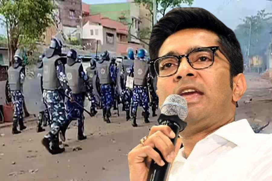 মহেশতলায় ক্ষতিগ্রস্তদের পাশে থাকুন! স্থানীয় নেতাদের নির্দেশ সাংসদ অভিষেকের