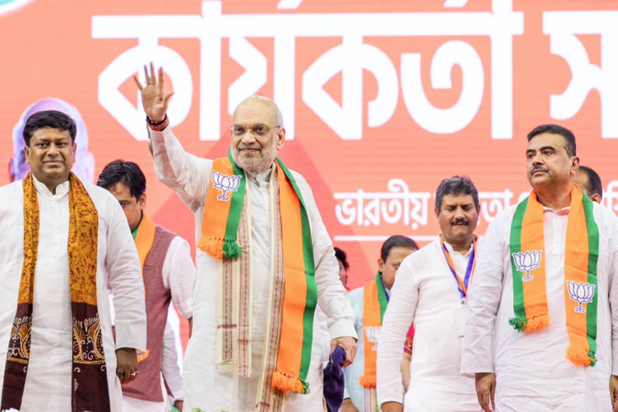 ছন্নছাড়া বঙ্গ বিজেপি! কোর কমিটির সঙ্গে বৈঠকে ফের জোট বাঁধার বার্তা শাহর