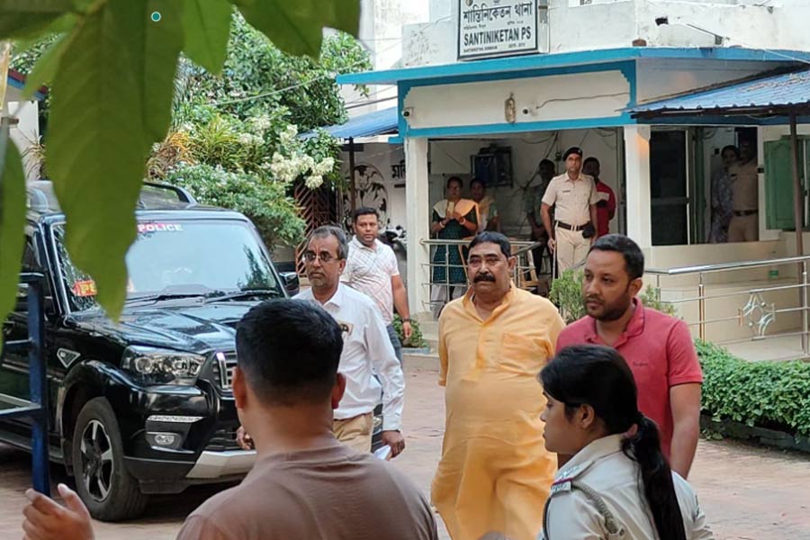 দু’ঘণ্টা জিজ্ঞাসাবাদ, থানা থেকে বেরিয়ে সোজা পার্টি অফিসে অনুব্রত