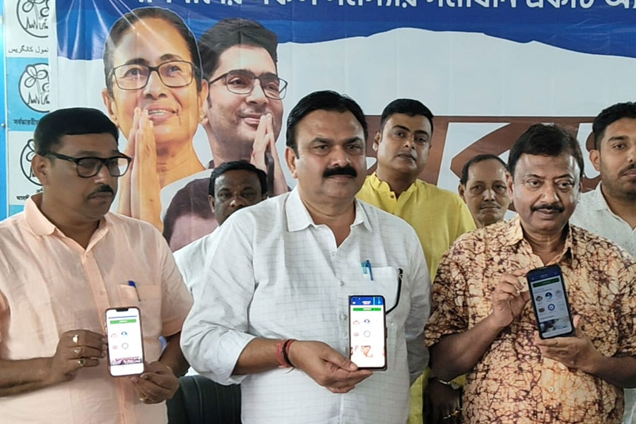 রাস্তা খারাপ, সরকারি প্রকল্প নিয়ে সমস্যা? এবার অভিযোগ জানান ‘সরাসরি সাংসদ’ অ্যাপে