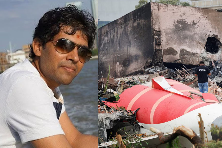 স্ত্রীর শেষ ইচ্ছে পূরণ করতে এসেছিলেন, লন্ডন ফেরা হল না অর্জুনের, ‘অনাথ’ ২ সন্তান