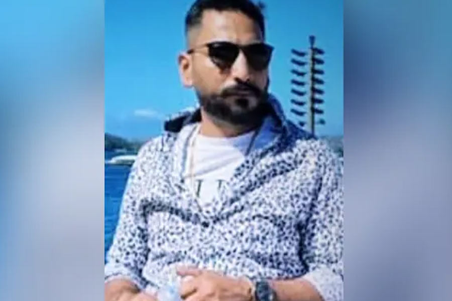 গলায় হাঁটু চেপে ভারতীয় যুবকের শ্বাসরোধ পুলিশের! অস্ট্রেলিয়ায় ফিরল জর্জ ফ্লয়েডের স্মৃতি