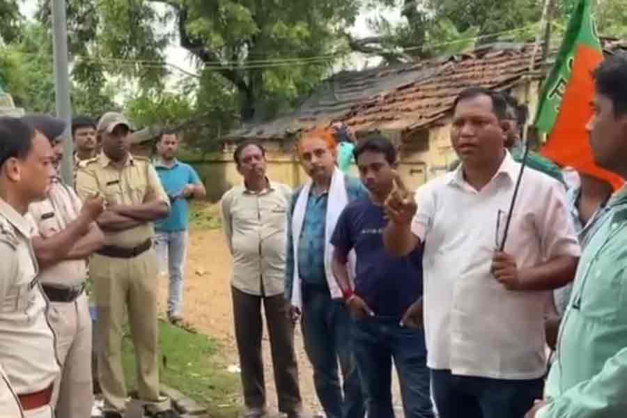 ‘বিধায়ক হয়েছি মানুষকে হেনস্তা করার জন্য’, বিক্ষোভে বেফাঁস পদ্ম বিধায়ক