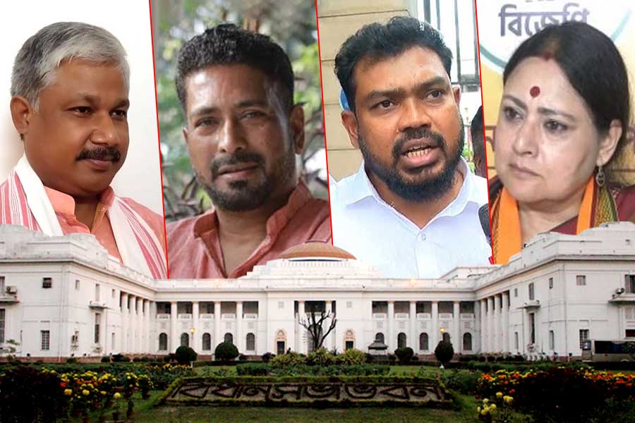 বিধানসভায় ফের বেনজির অশান্তি, সাসপেন্ডেড ৪ বিজেপি বিধায়ককে বের করা হল মার্শাল ডেকে!