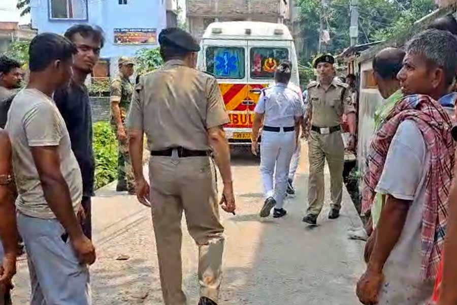 বাড়িতে সুইসাইড নোট পাঠিয়ে নিউটাউনে ‘আত্মঘাতী’ BSF জওয়ান, ঘনাচ্ছে রহস্য