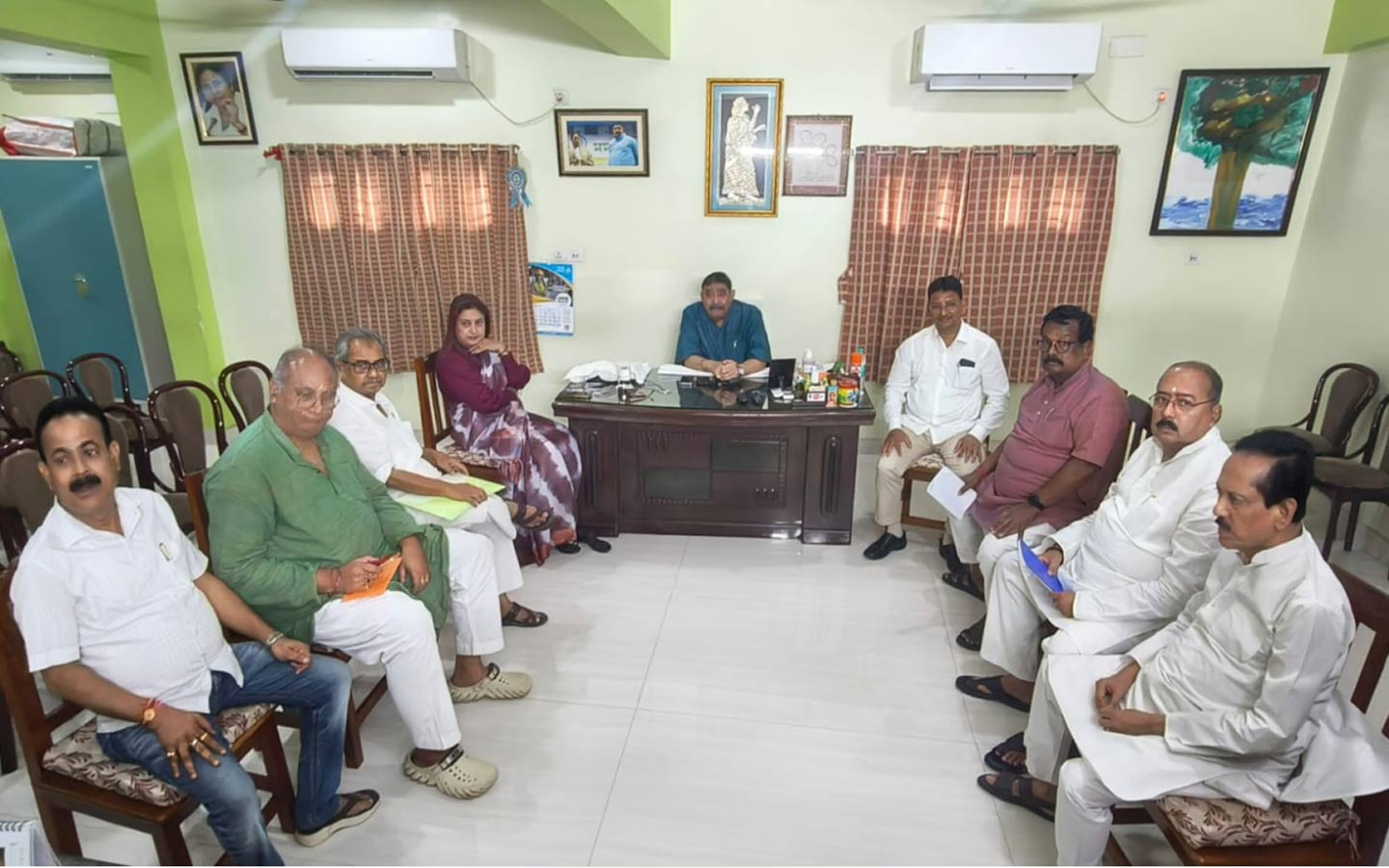 ‘স্যর’ আশিস, বোলপুরে তৃণমূলের কোর কমিটির বৈঠকে ‘বাধ্য ছাত্র’ কেষ্ট-কাজল