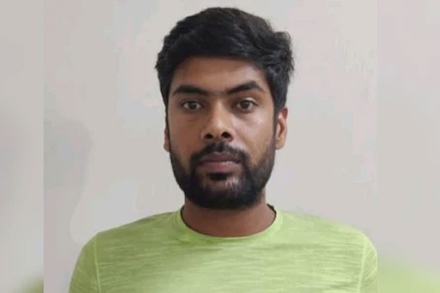 নৌবাহিনীর সদর দপ্তরেও পাক চর! মহিলা ISI এজেন্টকে অপারেশন সিঁদুরের তথ্যপাচারের অভিযোগ