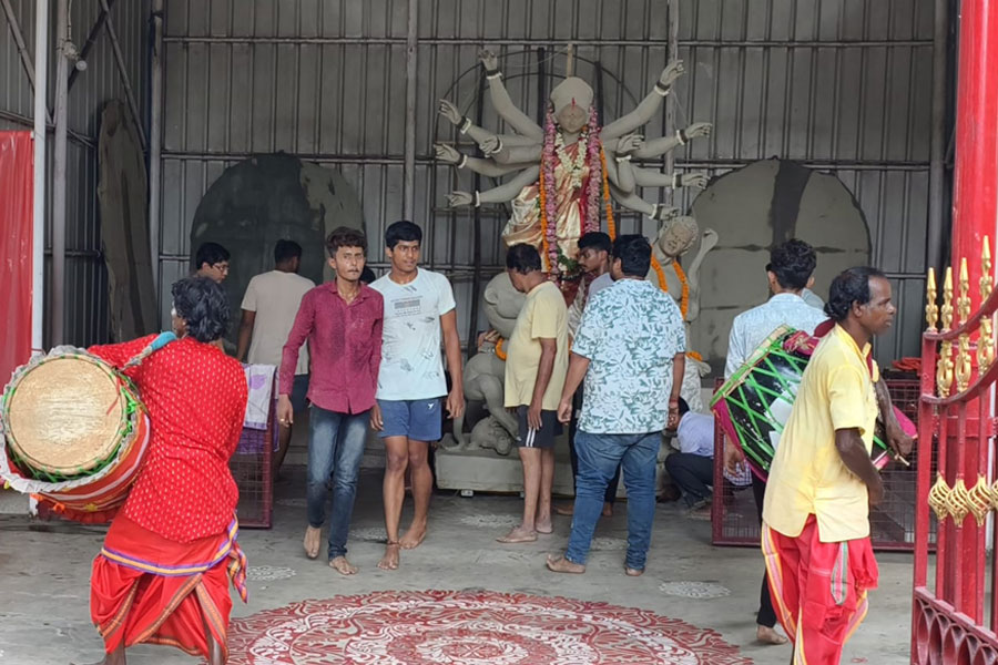 রথ টানলে দুর্গা আসে! দুর্গাপুরে রথযাত্রার দিনেই শুরু দশভূজার আরাধনা, দেবীর রূপেও চমক