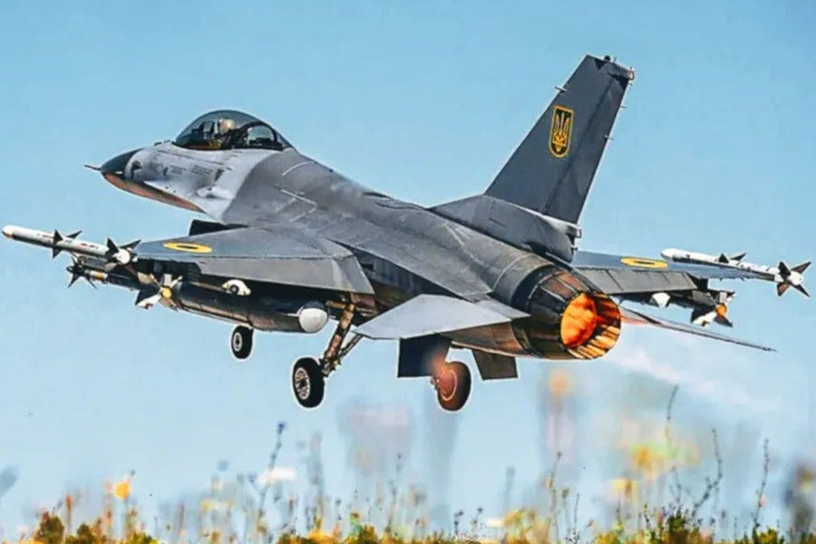 রুশ হামলায় ধরাশায়ী ইউক্রেনের F-16! পাকিস্তানের ‘অন্ধের যষ্ঠি’ এই মার্কিন যুদ্ধবিমান