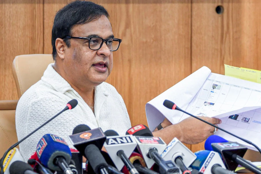 সংবিধান থেকে সরুক ‘সমাজতান্ত্রিক’ ও ‘ধর্মনিরপেক্ষ’ শব্দ, কেন্দ্রের কাছে আর্জি হিমন্তের