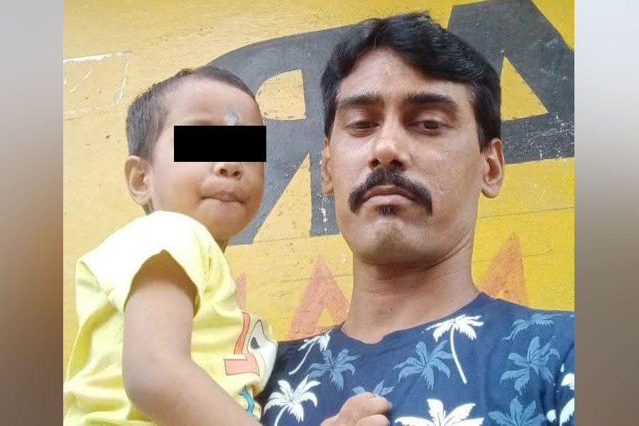 উত্তরপাড়ায় স্ত্রী ও মেয়েকে খুন করে আত্মহত্যার চেষ্টা স্বামীর! কারণ নিয়ে ধোঁয়াশা