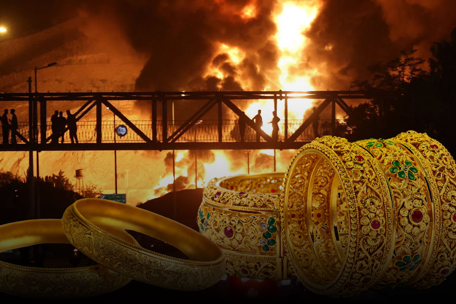 সোনার দাম গগনচুম্বী, ইরান-ইজরায়েল যুদ্ধের বাজারে দশ গ্রামের মূল্য ১.০১ লক্ষ