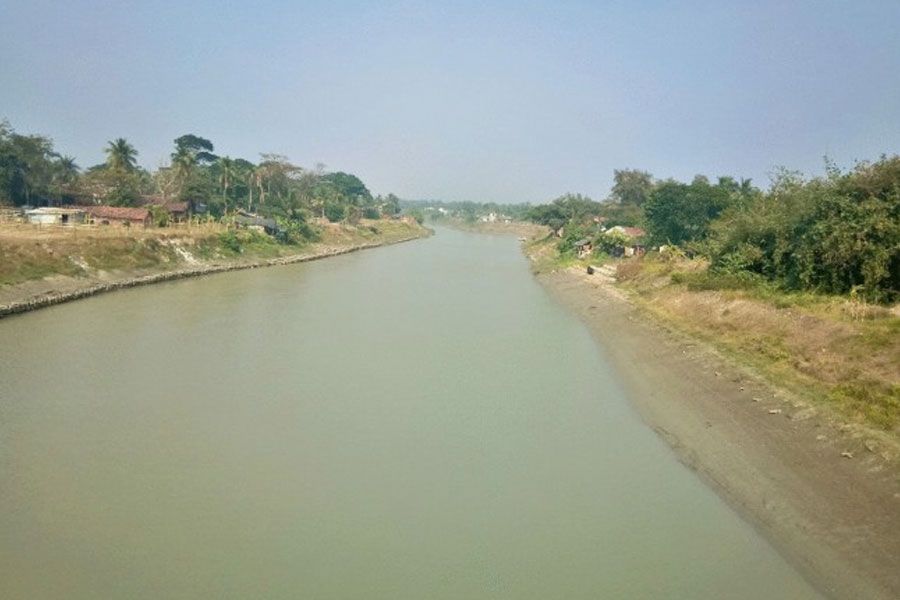 বাড়ি ফেরার পথে জলের তোড়ে বেপাত্তা পরিযায়ী শ্রমিক, গামছায় মোড়া টাকা পৌঁছল পরিবারের হাতে