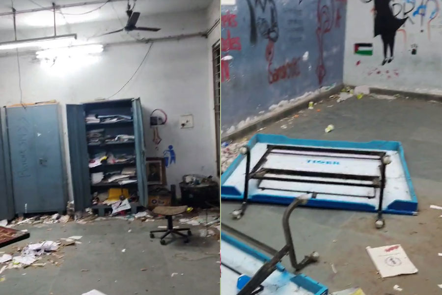 যাদবপুর বিশ্ববিদ্যালয়ের ফেটসুর ইউনিয়ন রুমে ভাঙচুর! লন্ডভন্ড চেয়ার-আলমারি, তুমুল উত্তেজনা