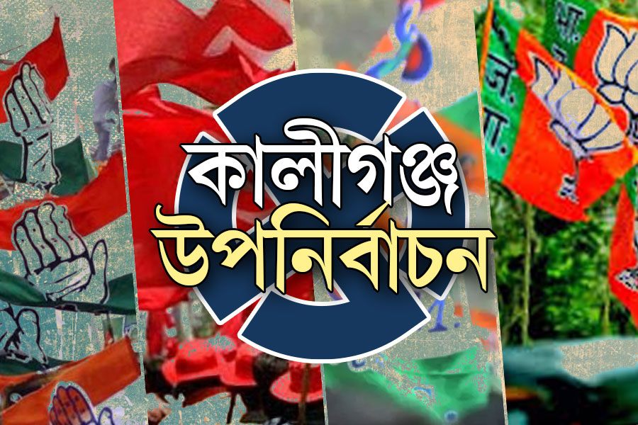 এজেন্টদের বুথে বসতে ‘বাধা’, বিক্ষিপ্ত অশান্তির মাঝেই কালীগঞ্জে চলছে ভোটগ্রহণ