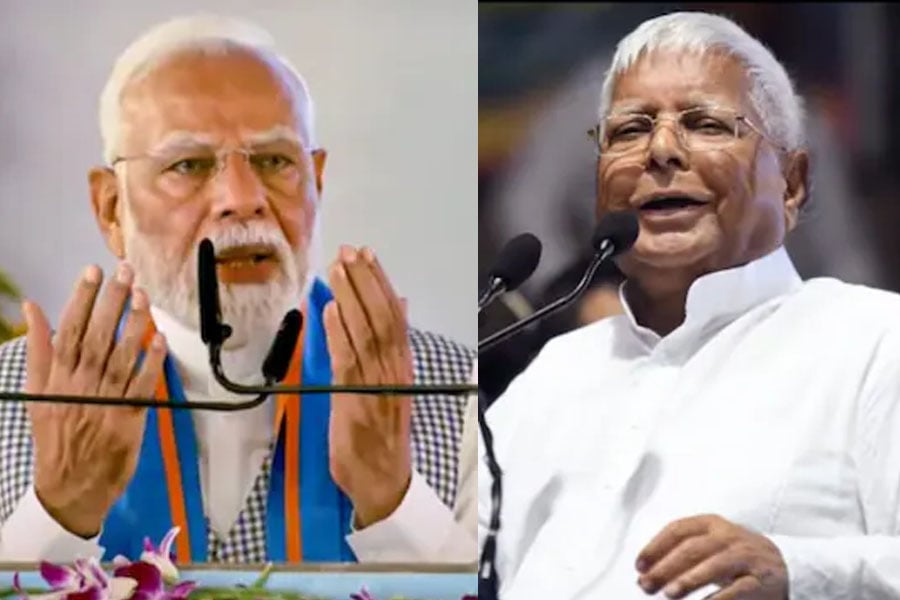 ‘জুমলা ও মিথ্যার ভারী বৃষ্টির সম্ভাবনা’, মোদির বিহার সফরে ‘আবহাওয়ার পূর্বাভাস’ লালুর