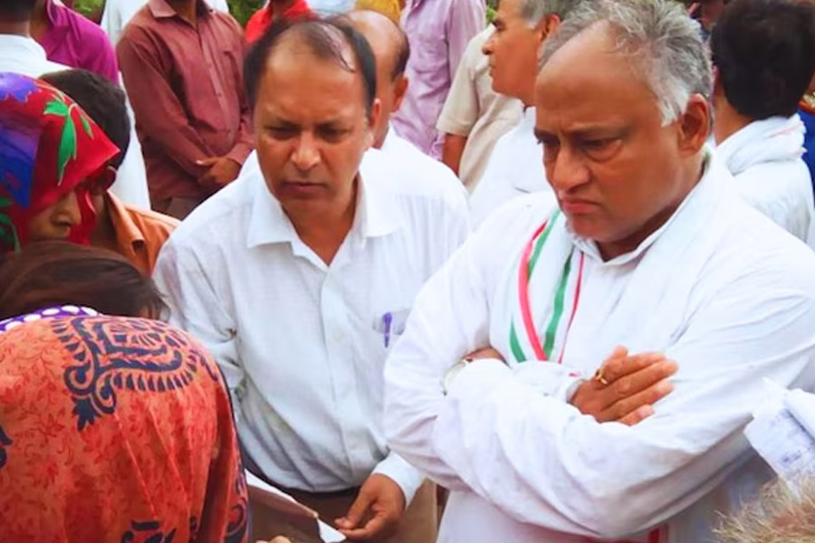 রাহুল গান্ধীকে ‘অপরিণত’ বলার শাস্তি, দিগ্বিজয় সিংয়ের ভাইকে সাসপেন্ড করল কংগ্রেস