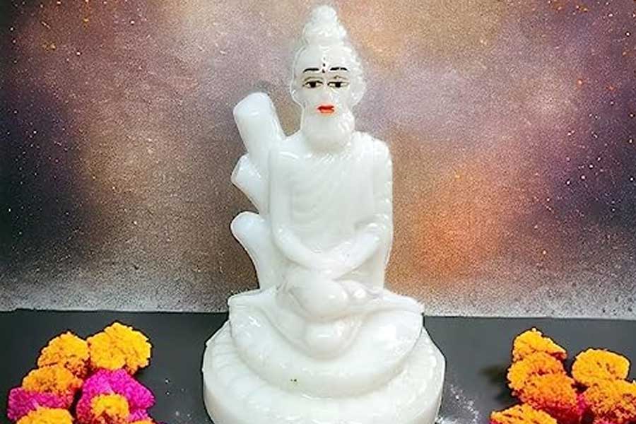 বাড়িতে লোকনাথ পুজো? সংসারে সুখ-শান্তি বজায় রাখতে এইভাবে সাজান ভোগের থালা