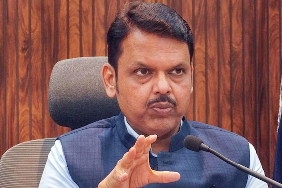 মহারাষ্ট্রে হিন্দি বাধ্যতামূলক নয়, ‘মারাঠা অষ্মিতা’র চাপে ঘোষণা ফড়ণবিস সরকারের
