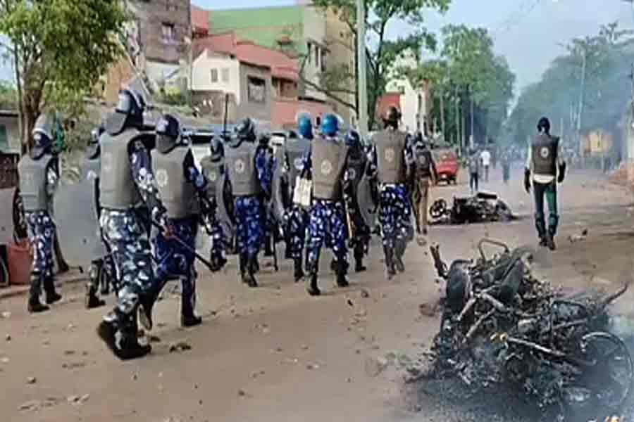 মহেশতলায় পুলিশ পিটিয়ে গ্রেপ্তার ৪০, ঘটনাস্থলে যেতে চান শুভেন্দু, হতে পারেন রাজ্যপালের দ্বারস্থ
